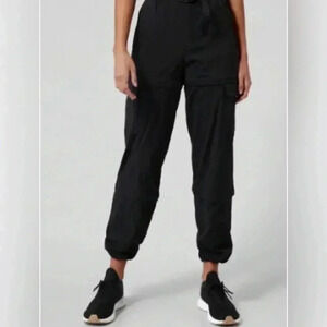 Athleta Shasta convertible  khaki belted athletic casual nylon cargo pants 10T